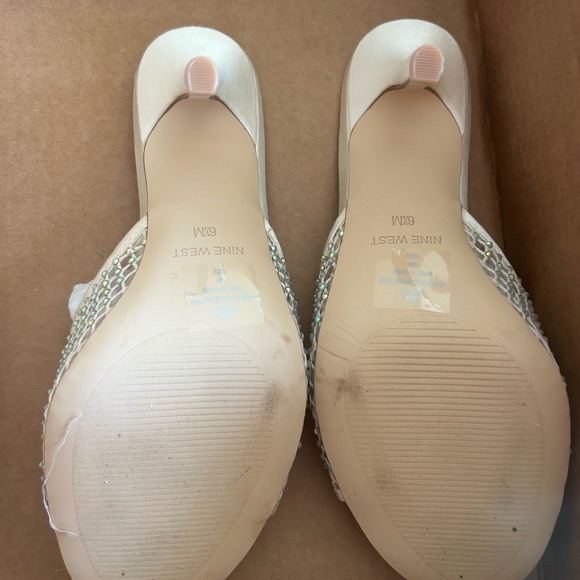Nine West size 6.5 shoe runs a little small - Picture 5 of 7